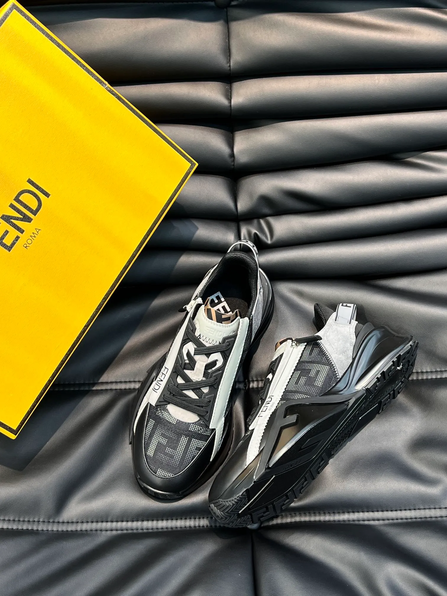 Men's shoes 💰p560 "Fend*" new men's casual sports shoes, equipped with elastic straps, side zippers, and corrugated soles engraved with F. Embossed Fendi Flow lettering on the heel. Made of technical fabric and a mix of blue and suede. Decorated with Lycra® details. FF graphic tongue. Ultra-light and wear-resistant EVA sole. Size: 38-44